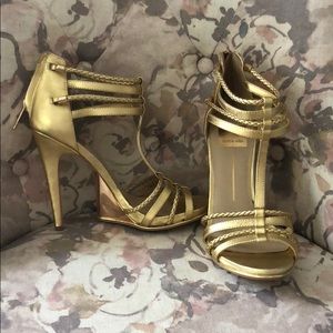 Strappy Gold Dolce Vita Sandals size 7.5